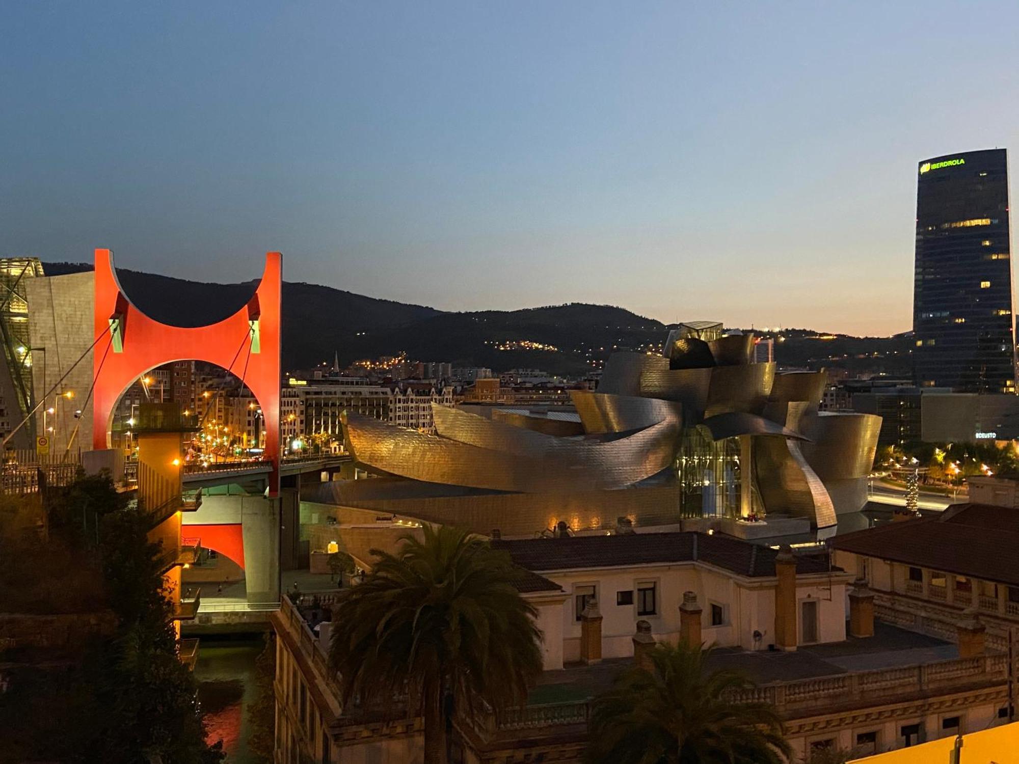 110 M2 Central Apartment In Abando Close To Guggenheim With Parking Bilbao Eksteriør bilde