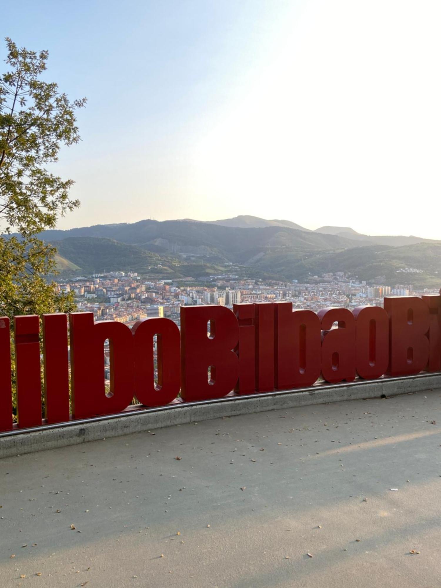 110 M2 Central Apartment In Abando Close To Guggenheim With Parking Bilbao Eksteriør bilde